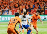 开云体育登录-包含欧预赛比赛场上情绪高涨，球员拼尽全力的词条