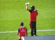 开云体育官网-格拉德巴赫主场大放异彩，拿下汉堡取得关键胜利