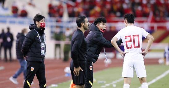 包含沙尔克助教提拔为主帅，球队迎来新气象的词条