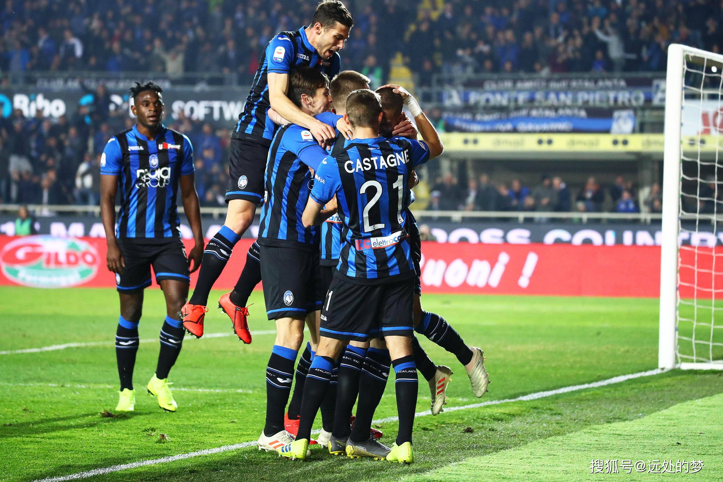 亚特兰大防线稳固,球队打法深得教练称赞 亚特兰大防线稳固,球队打法深得教练称赞