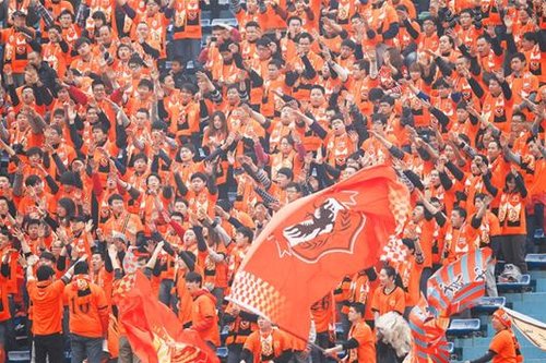 包含武汉卓尔在主场取得胜利，赢得球迷支持的词条