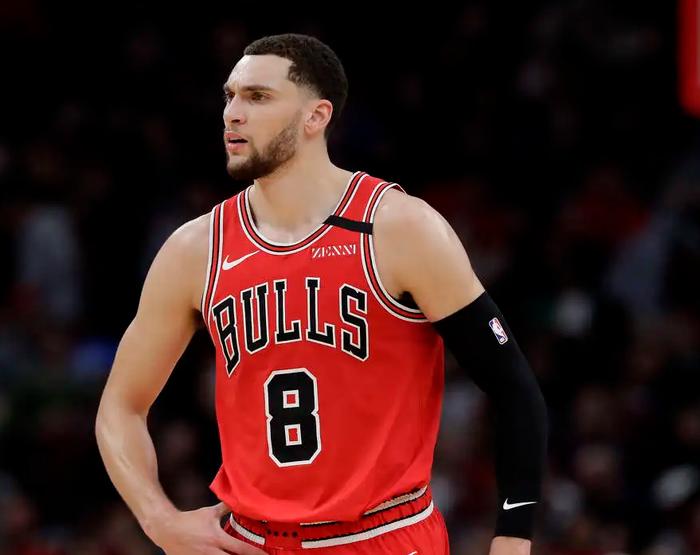 布朗公牛轮换名宿卢黑帅带领晋级的简单介绍