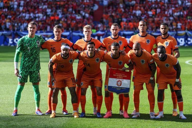 奥地利胜出一场激烈比赛，晋级