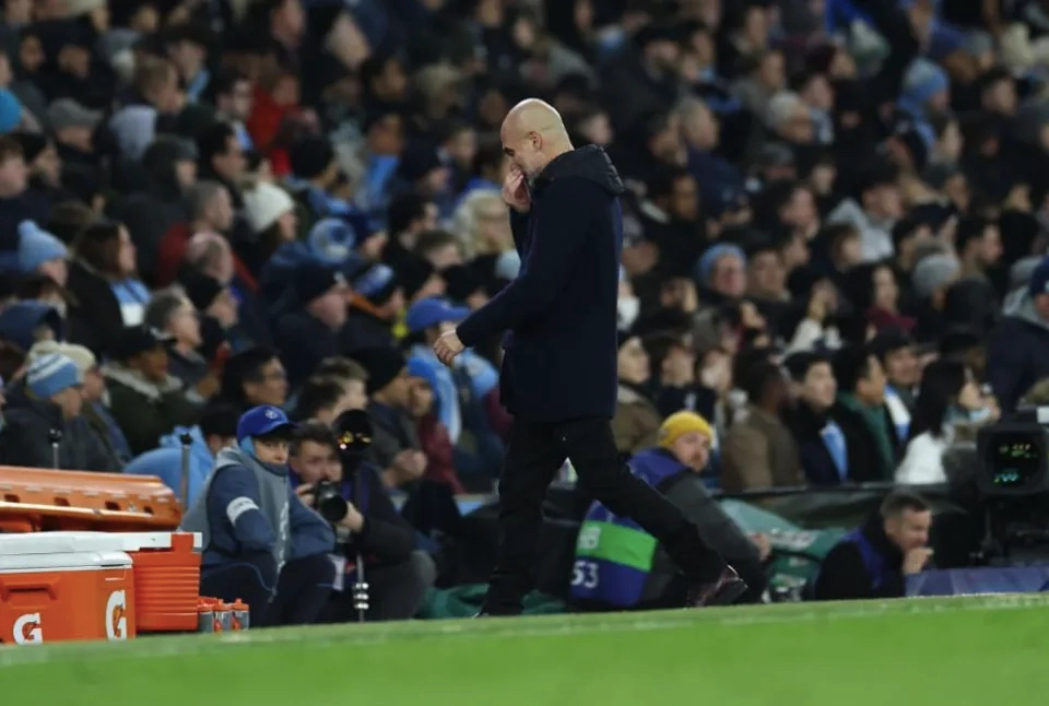 包含欧预赛比赛场上情绪高涨，球员拼尽全力的词条