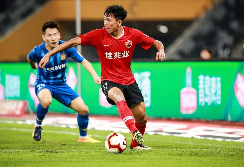 关于江苏苏宁主场击败深圳佳兆业，晋级积分榜前列的信息