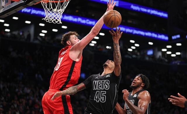 包含汉堡后防线连续失误，遭遇四连败的词条