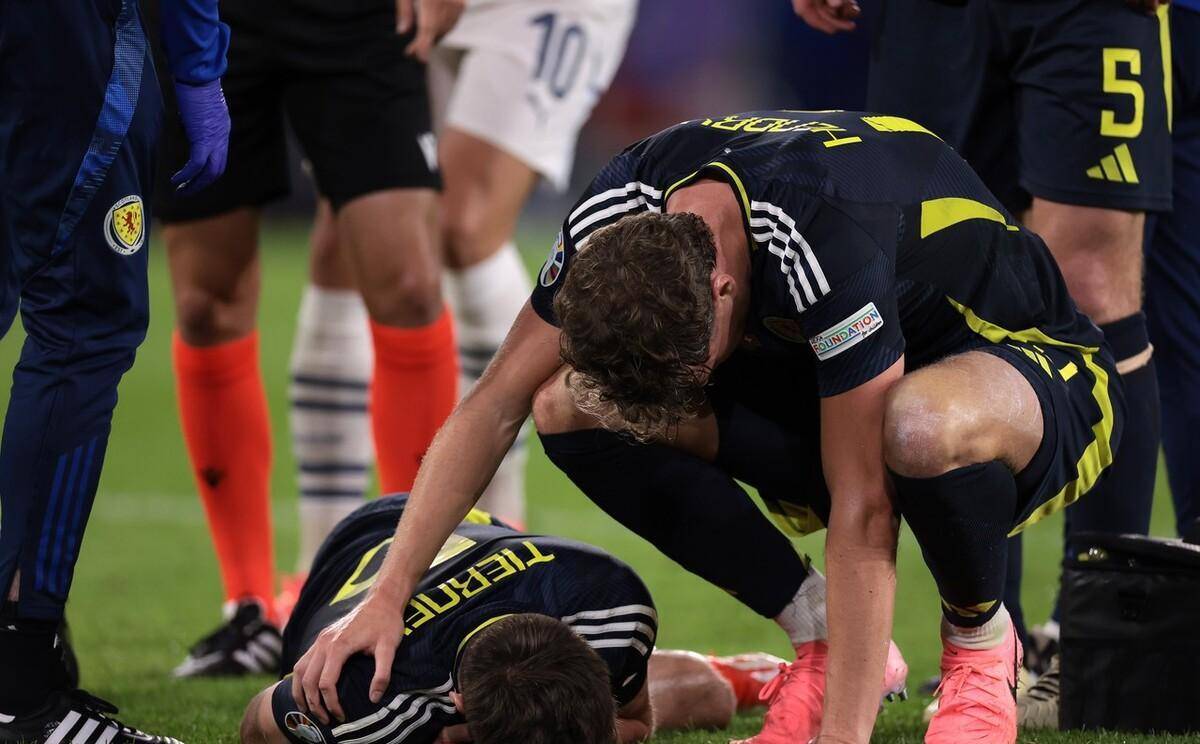 包含白俄罗斯英雄夺冠，跻身亚洲足球最高殿堂的词条