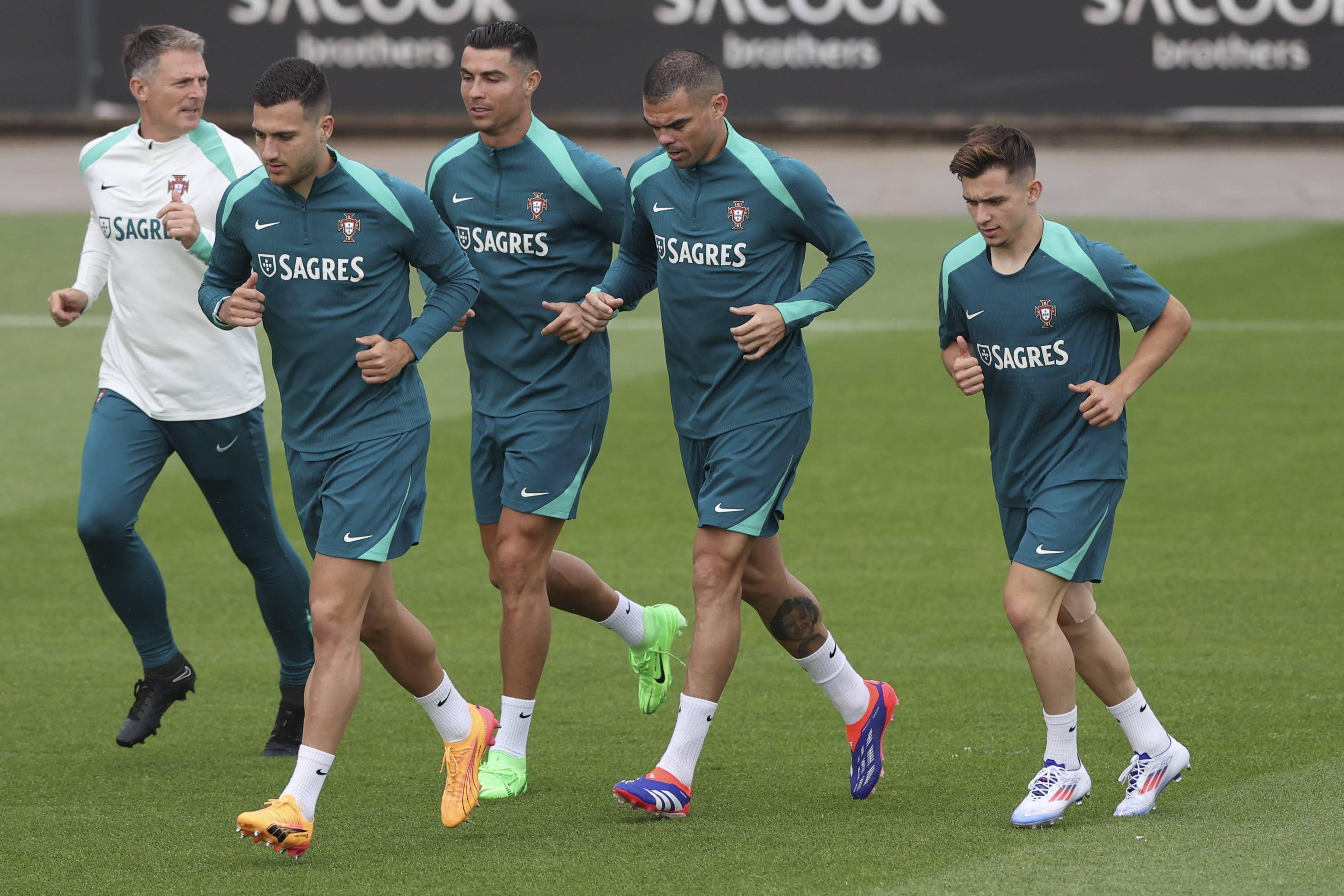 葡萄牙队在欧预赛中实力不凡获胜