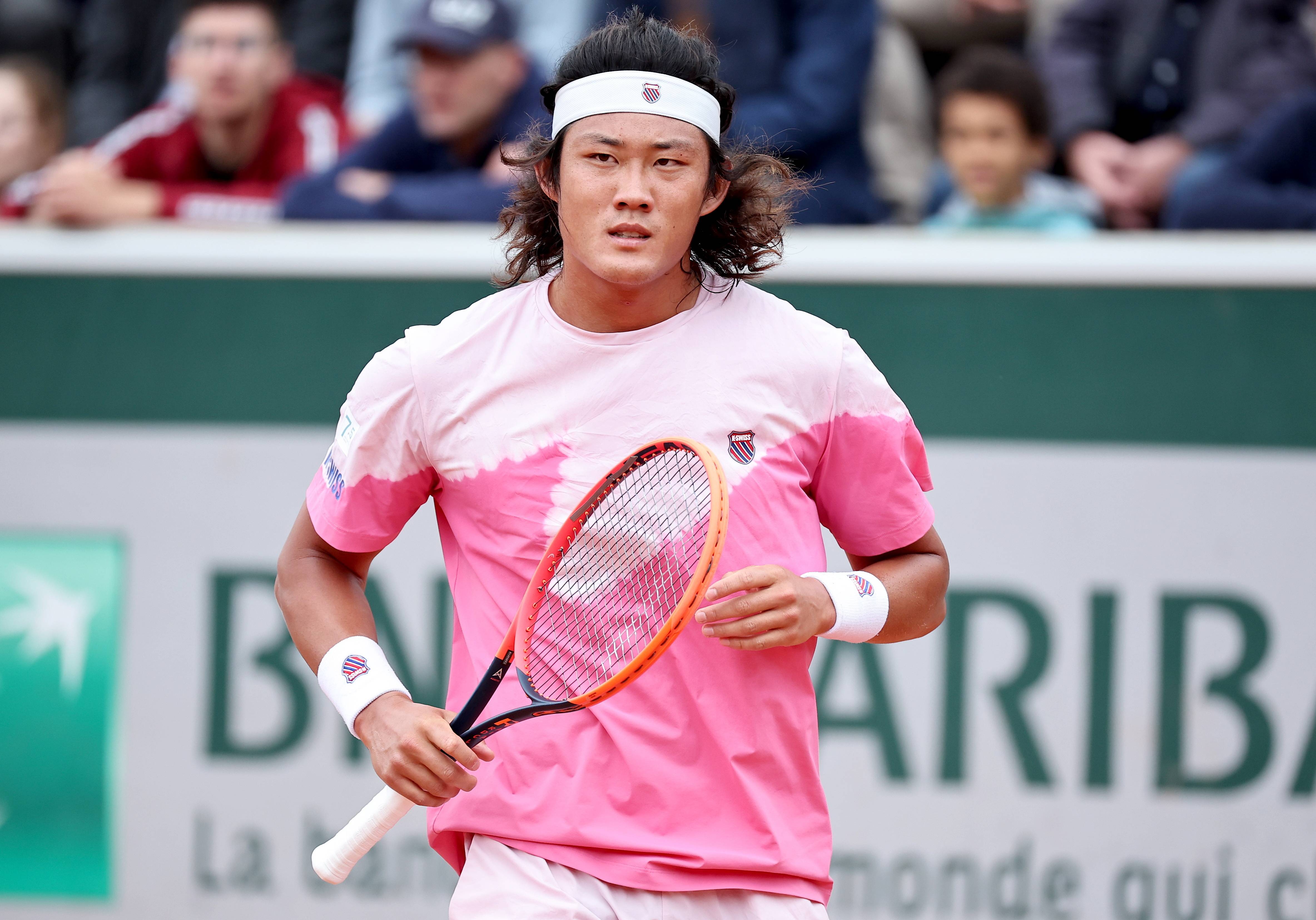 网球比赛：亚洲选手实力逆袭，夺冠