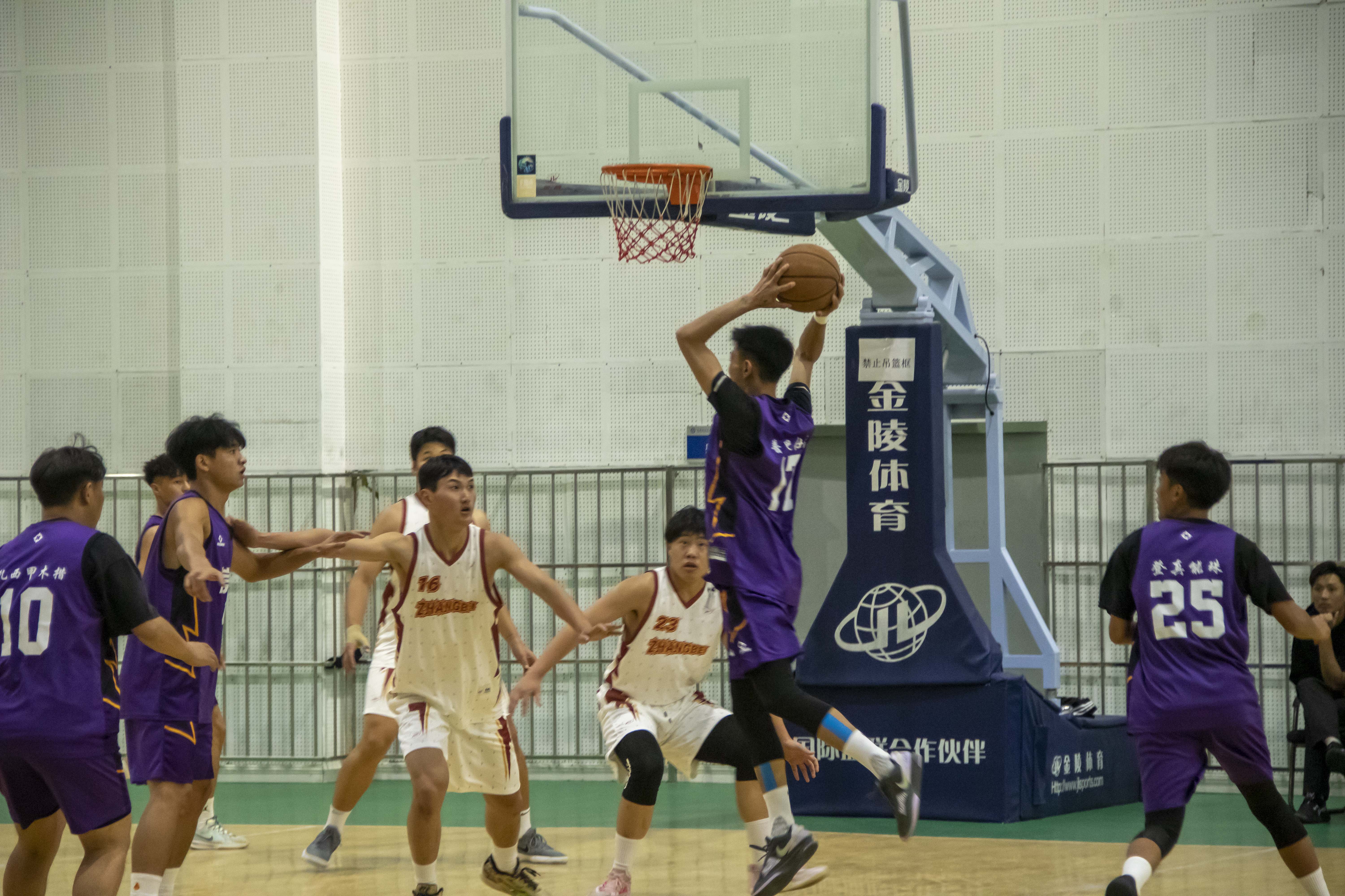 中国篮球职业赛事呈震撼之势 中国篮球职业赛事呈震撼之势