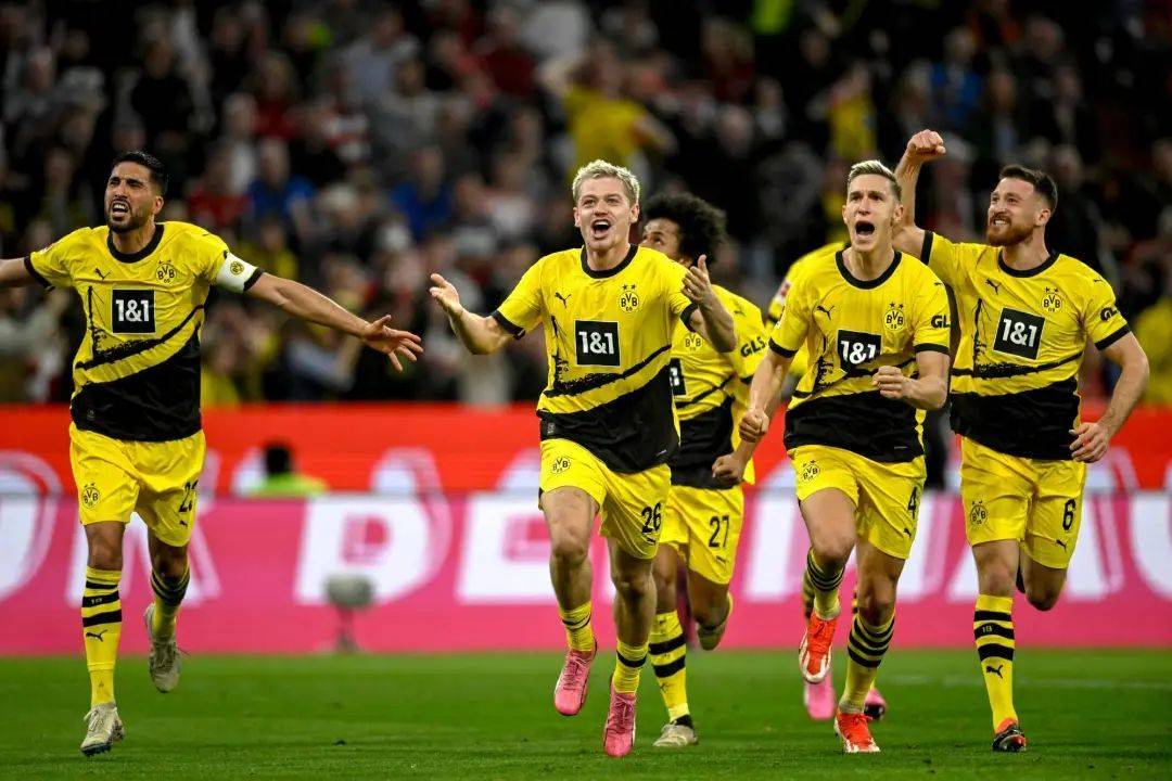 关于拜仁慕尼黑主场大获全胜,强势领衔积分榜的信息 关于拜仁慕尼黑主场大获全胜,强势领衔积分榜的信息