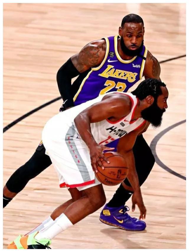 莱昂纳德联手乔治打破得分纪录，快船赢球功臣分外璀璨的简单介绍