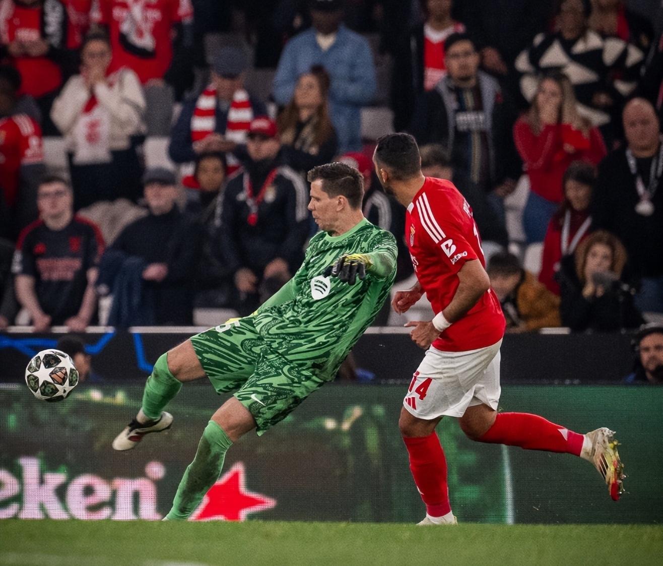 关于巴塞罗那中场组织稳健，控制比赛节奏的信息