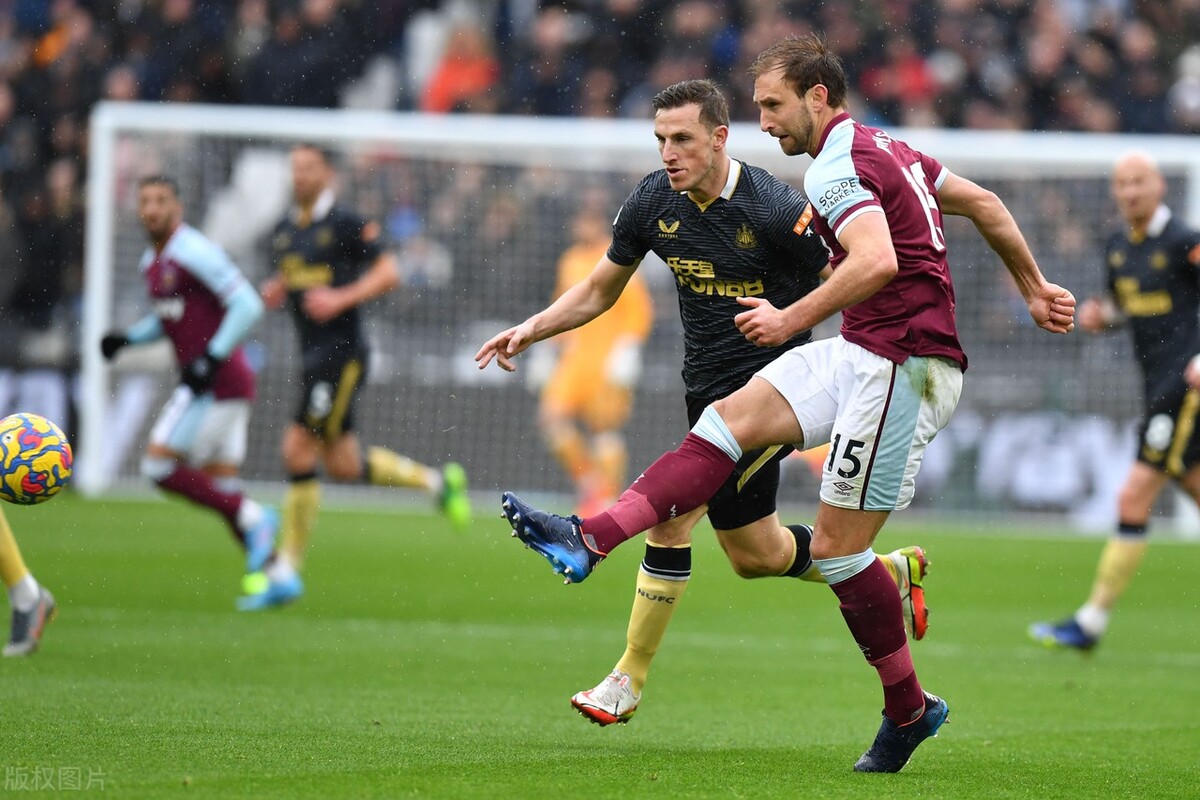 洛杉矶举行羽毛球比赛，曼联表现胶着的简单介绍