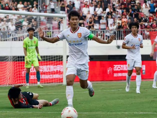 包含重庆豪门在客场不敌辽宁瓦解者的词条