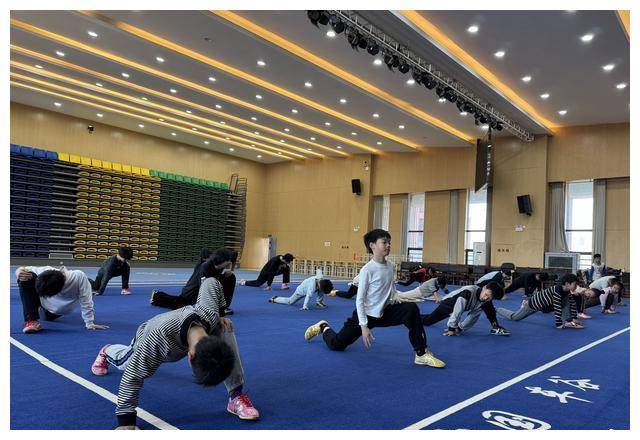 包含队员被教练嘱咐后，摩拳擦掌准备战斗的词条