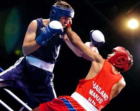 德国拳击冠军力克对手，晋级决赛