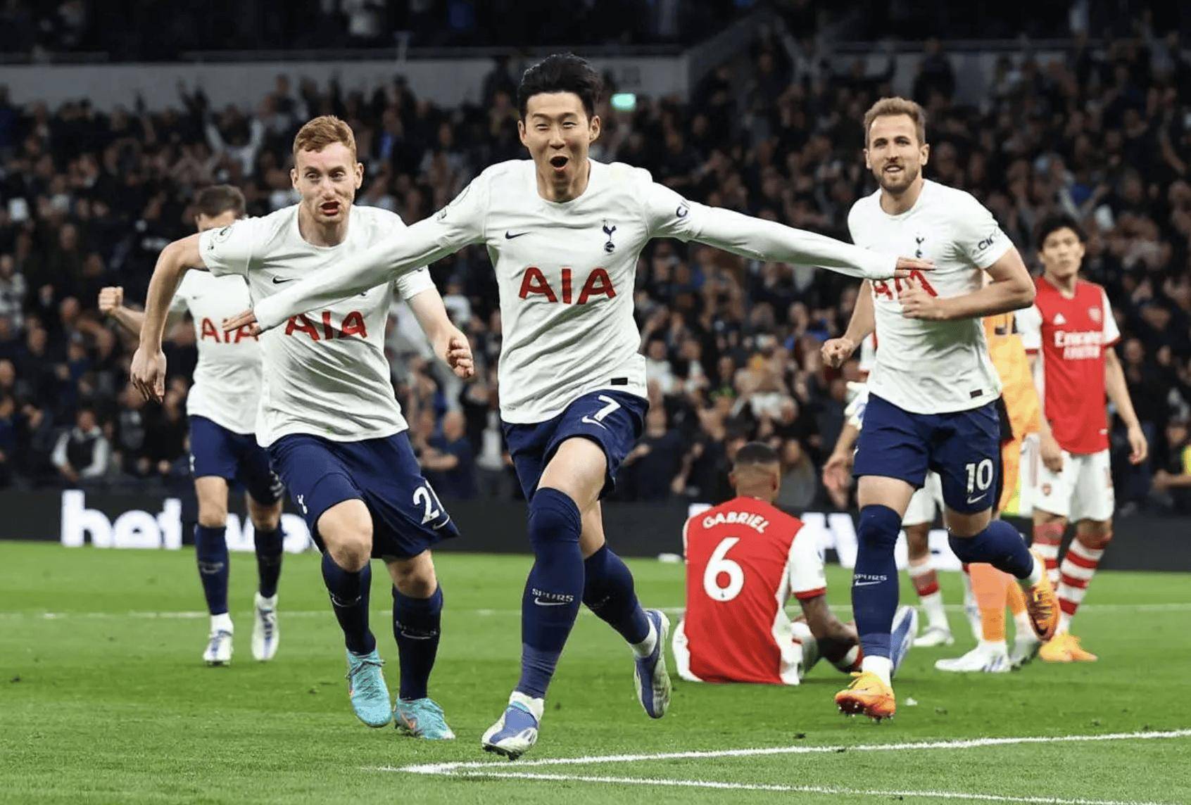 包含皇家马德里遭受重创，托特纳姆热刺晋级淘汰赛的词条