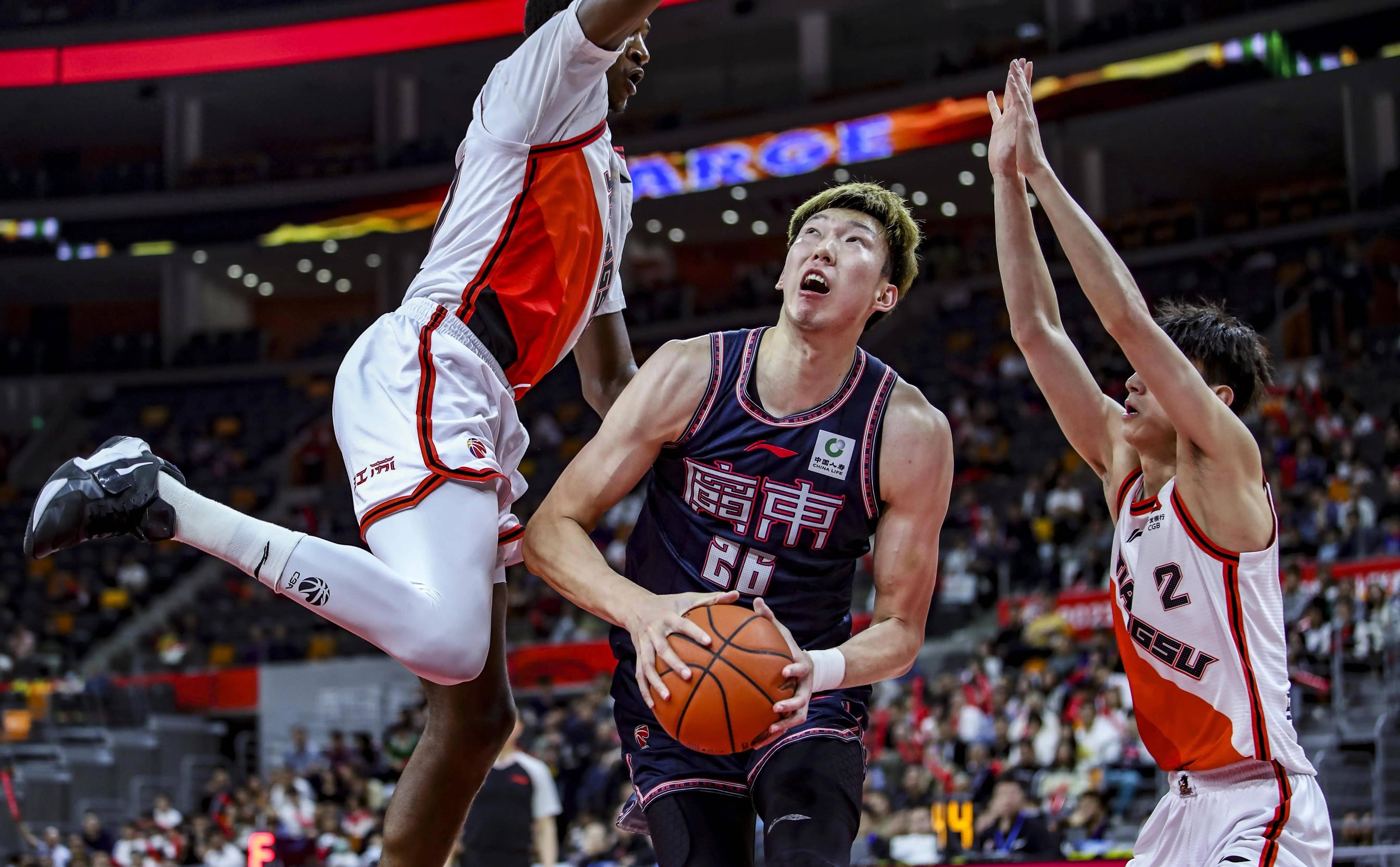 新秀球员崭露头角，关键时刻挺身而出！