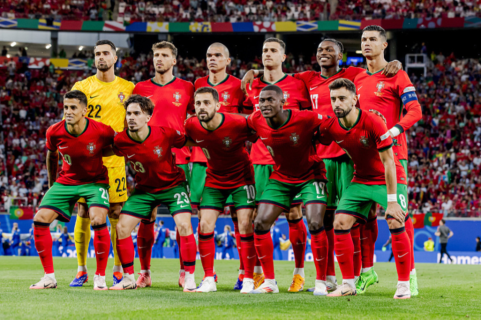 包含葡萄牙队长领衔火线复出，率队闯入欧洲杯四强的词条