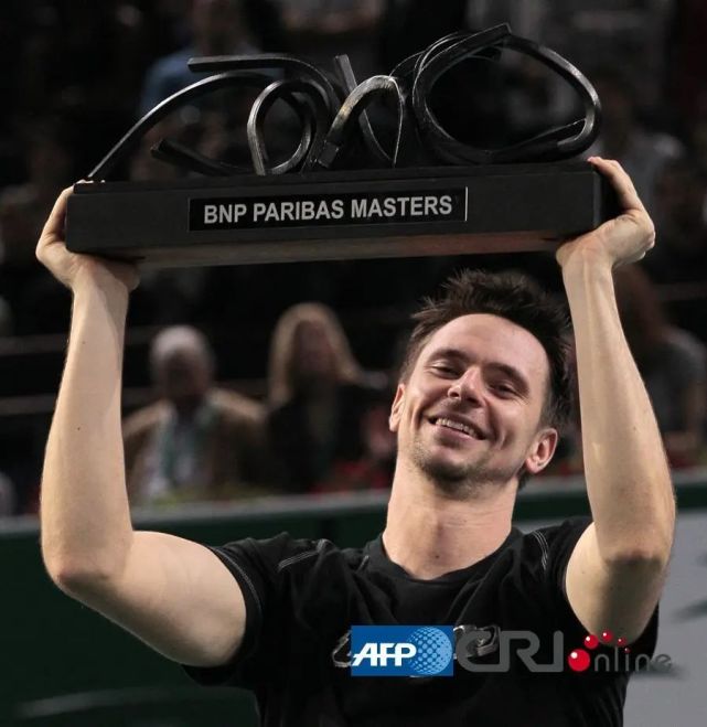 包含瑞典篮球职业联赛冠军产生，球队庆祝胜利的词条