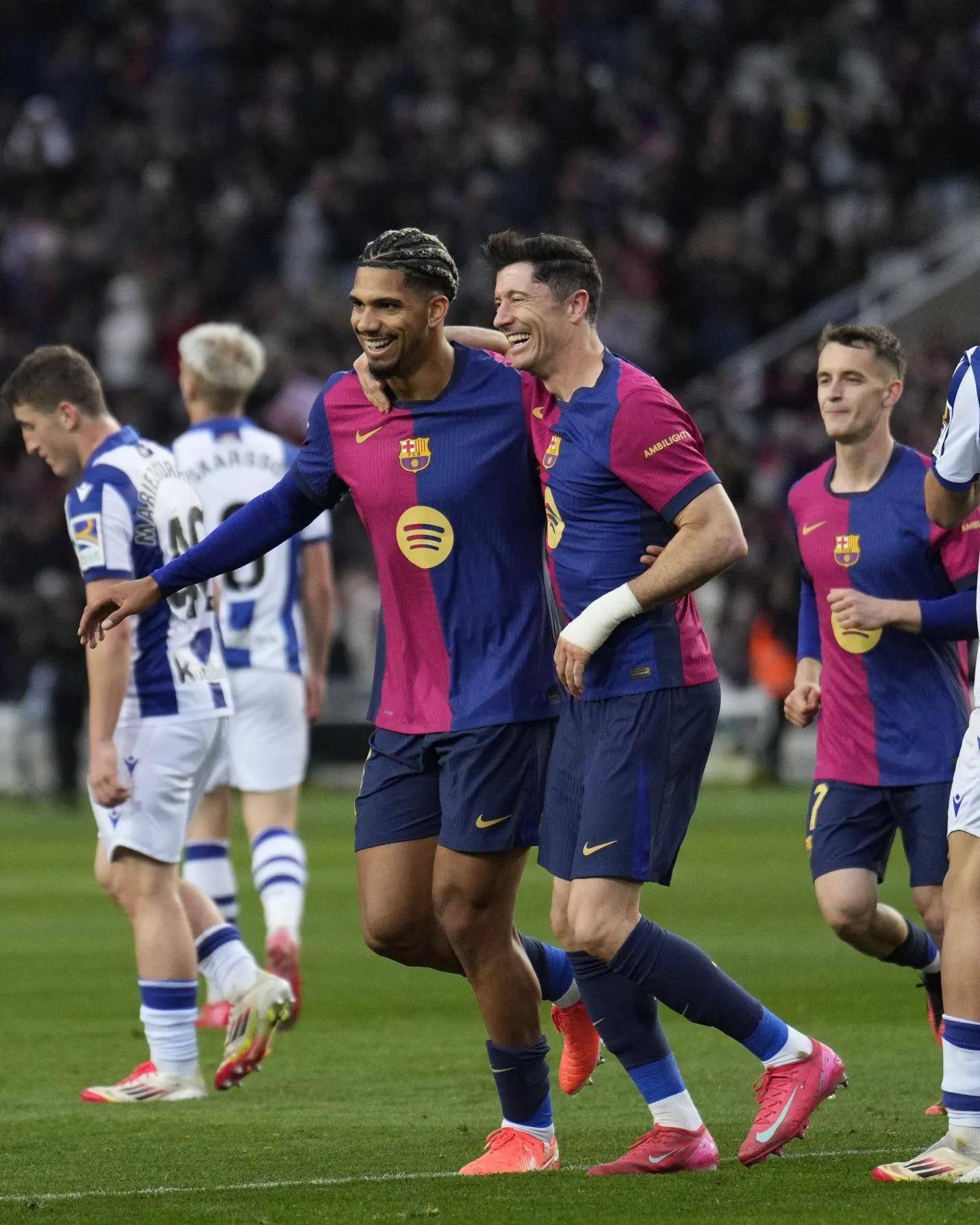 曼联意外负于巴塞罗那，小组出局悬疑