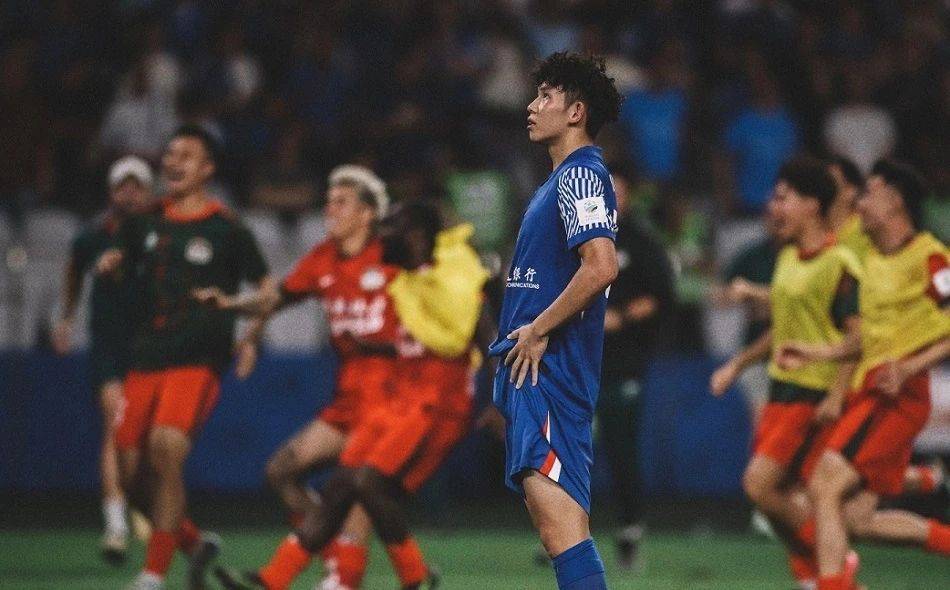 关于上海申花遭遇劲敌，备战关键一役的信息