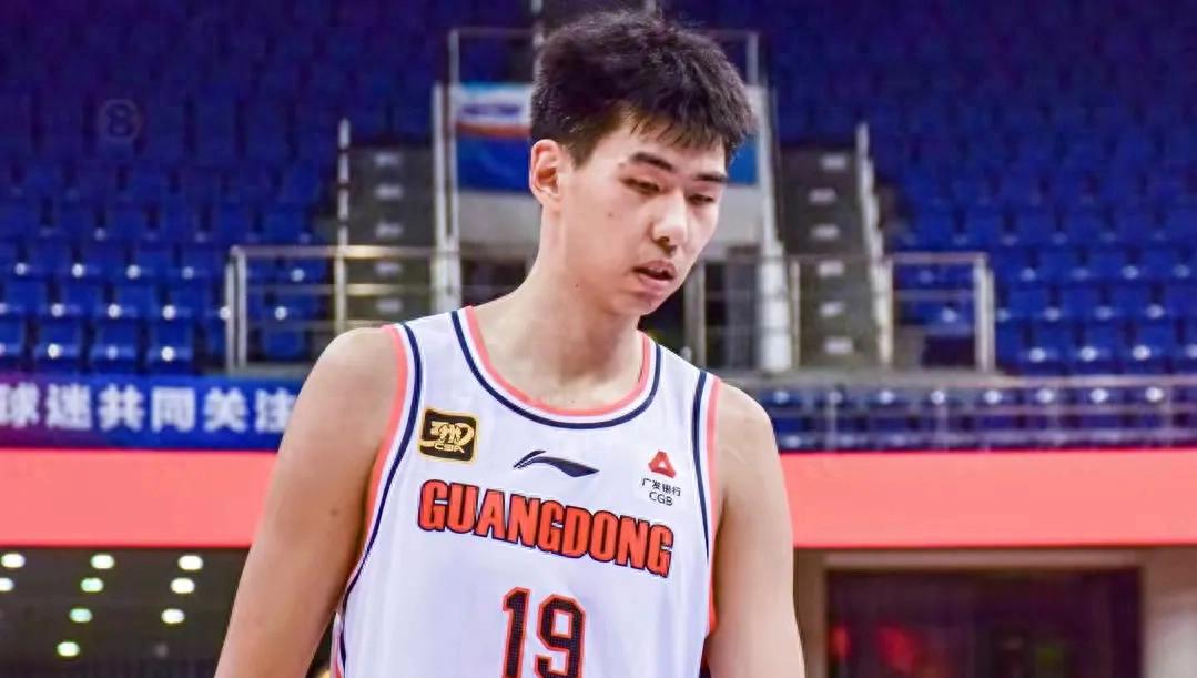 广东队逆转战胜山东，拿下关键胜利