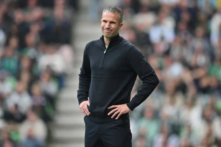 曼联逆转波兰，范佩西绝境逆转的简单介绍