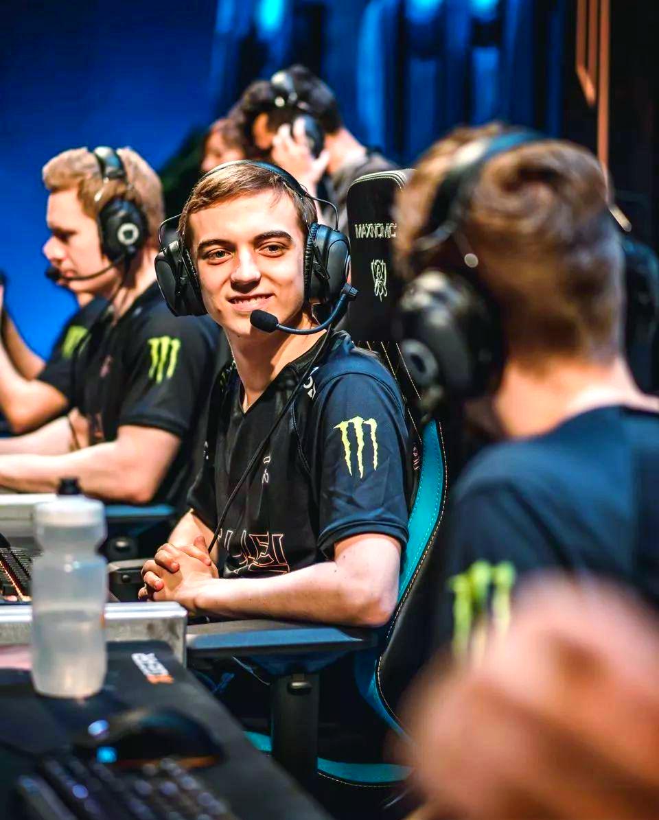 SHR鏖战FNC，Scout完成史诗逆转顶尖较量半决赛，技惊四座的简单介绍