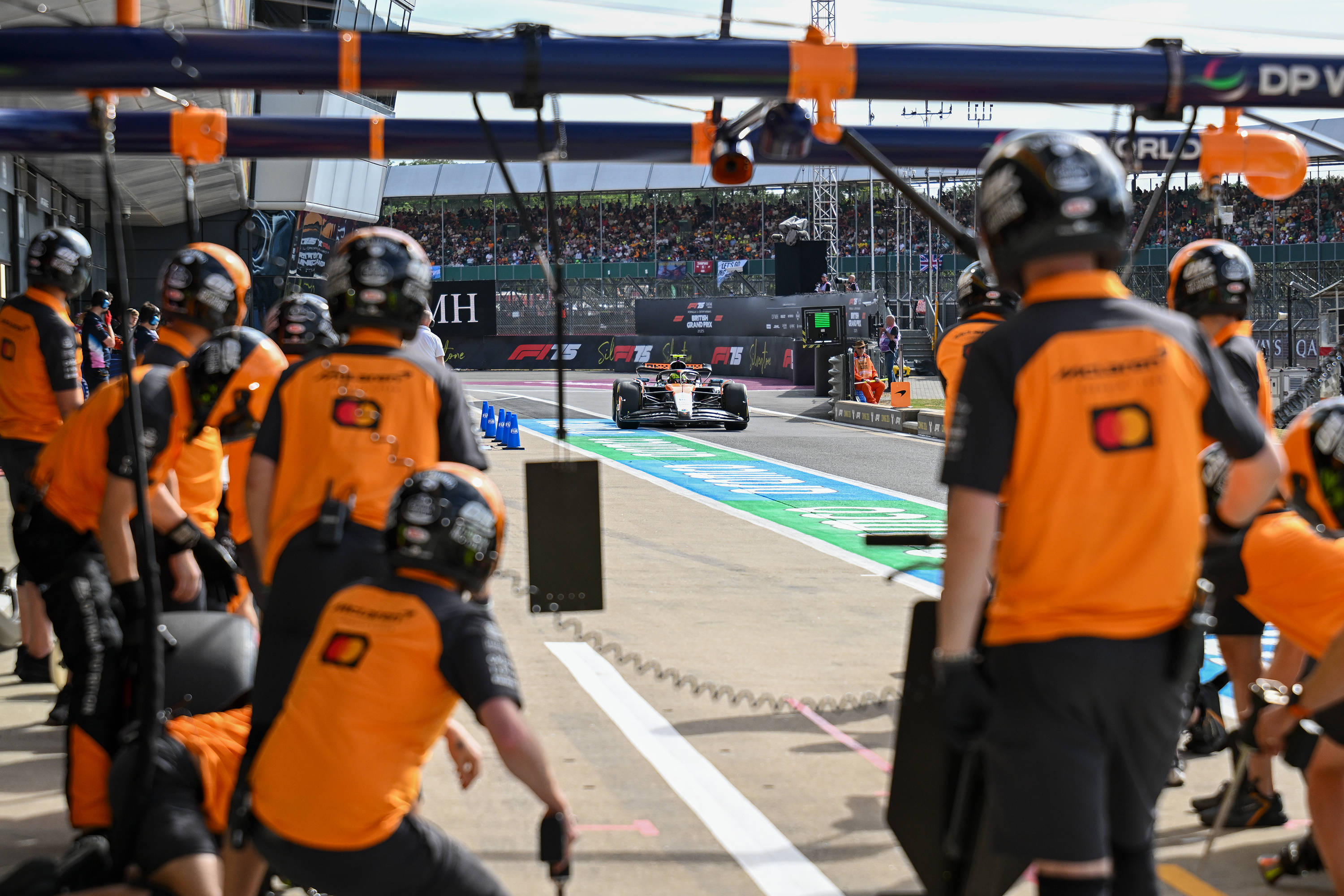 关于红牛二队险胜威廉姆斯，勒克莱尔刷新纪录的信息