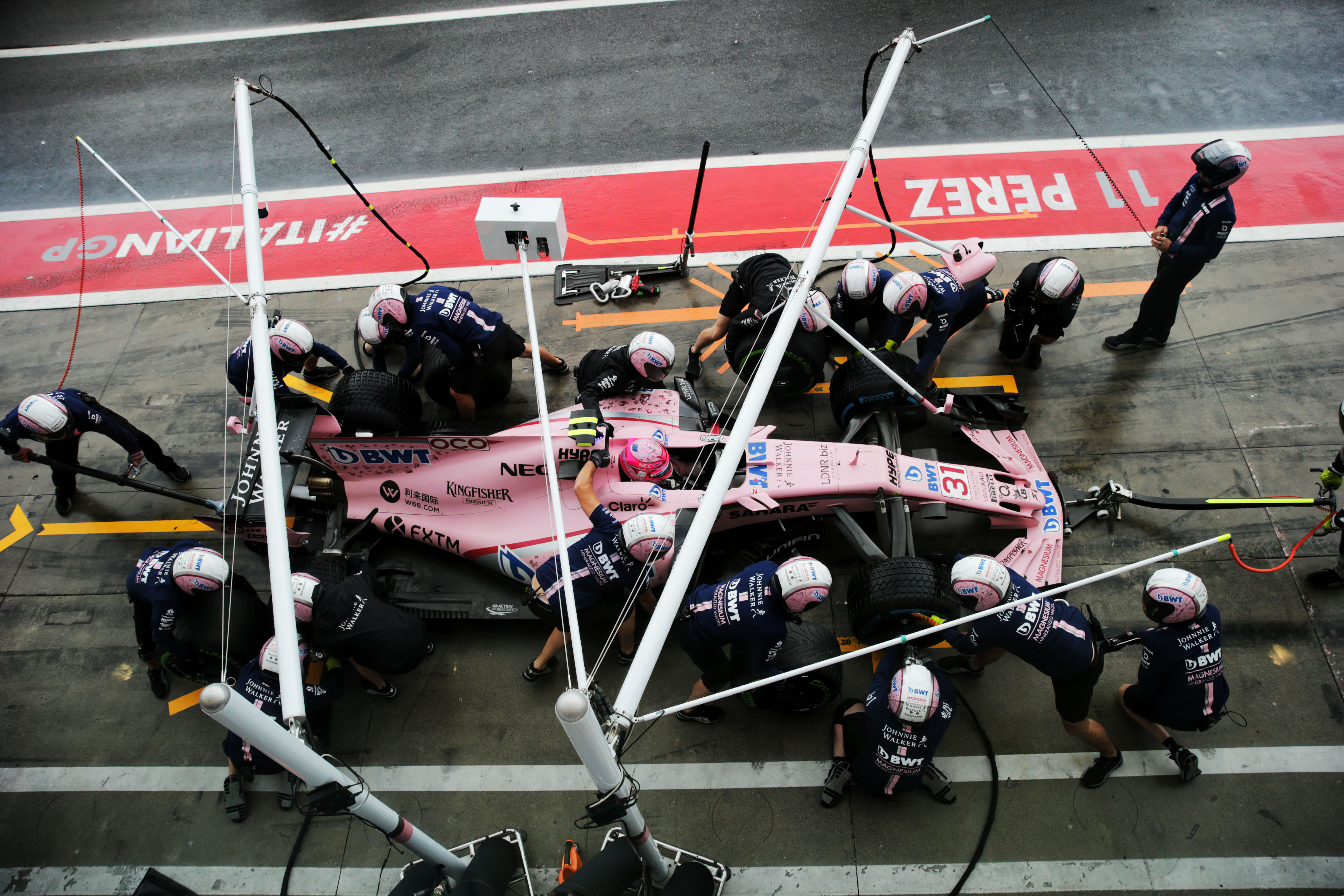 红牛车队绝杀雷诺车队，佩雷兹状态火热